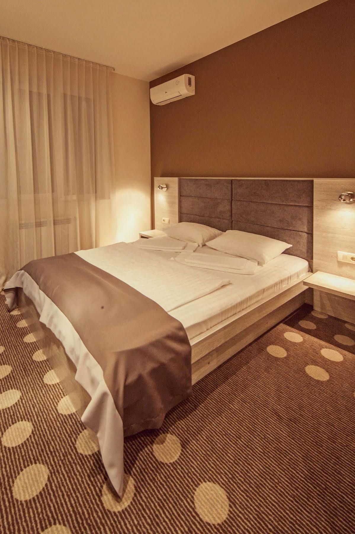 Ambassador Plaza Hotel Kiev Buitenkant foto